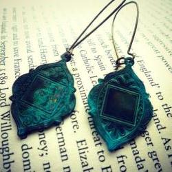 Bohemian earrings in Verdigris Patina. Kidney ear wire in brass. Bohemian Jewelry. Arabian Medallions. Green patina.